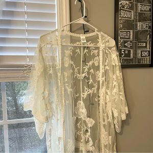 Lace Kimono NWOT